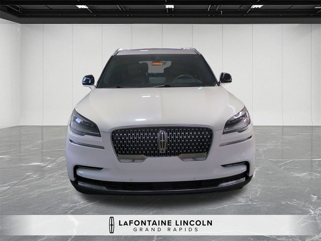 Certified 2023 Lincoln Aviator Reserve w/ Equipment Group 201A image 8