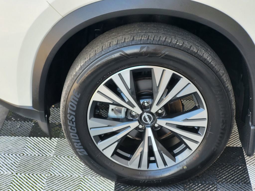 Used 2023 Nissan Rogue SV w/ SV Premium B Package image 9