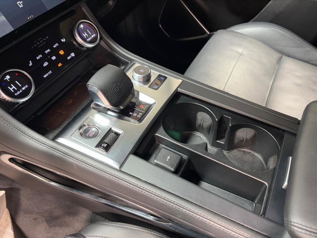 Used 2023 Jaguar F-PACE SVR image 13