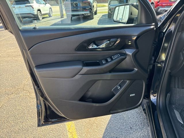 Used 2023 Chevrolet Traverse RS w/ LPO, Floor Liner Package image 10