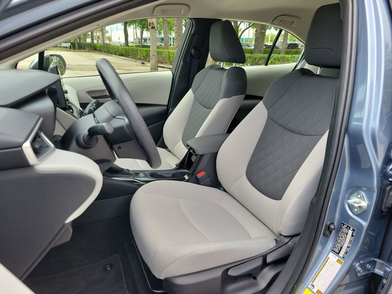 Used 2022 Toyota Corolla LE image 16