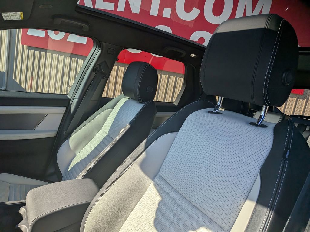 Used 2024 Land Rover Discovery Sport Dynamic SE image 12