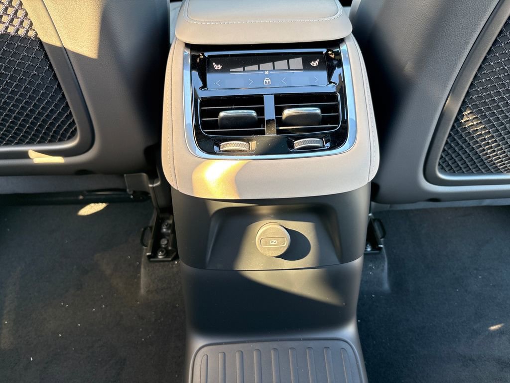 New 2026 Volvo XC90 T8 Core image 13