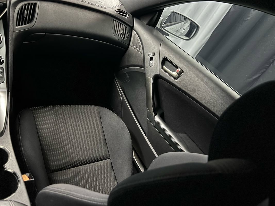 Used 2015 Hyundai Genesis 3.8 image 20
