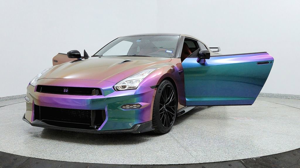 Used 2024 Nissan GT-R Premium w/ Premium Interior Package image 9