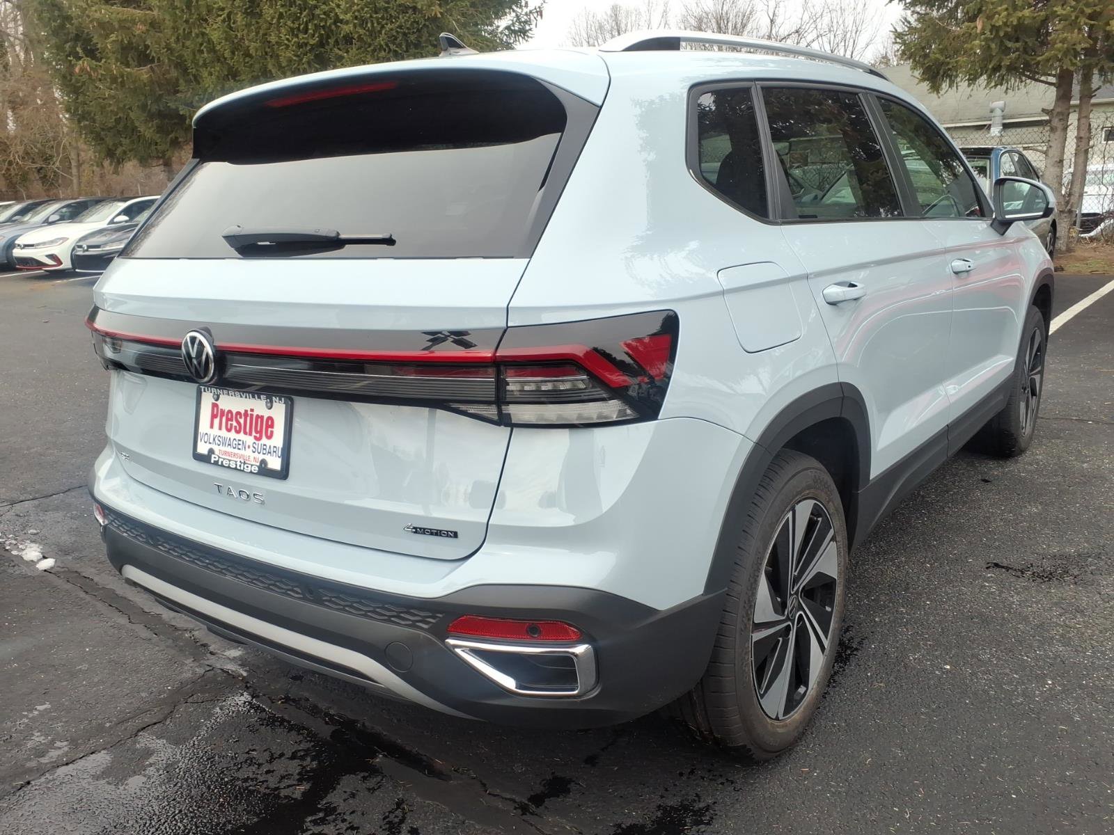 New 2026 Volkswagen Taos SE image 2