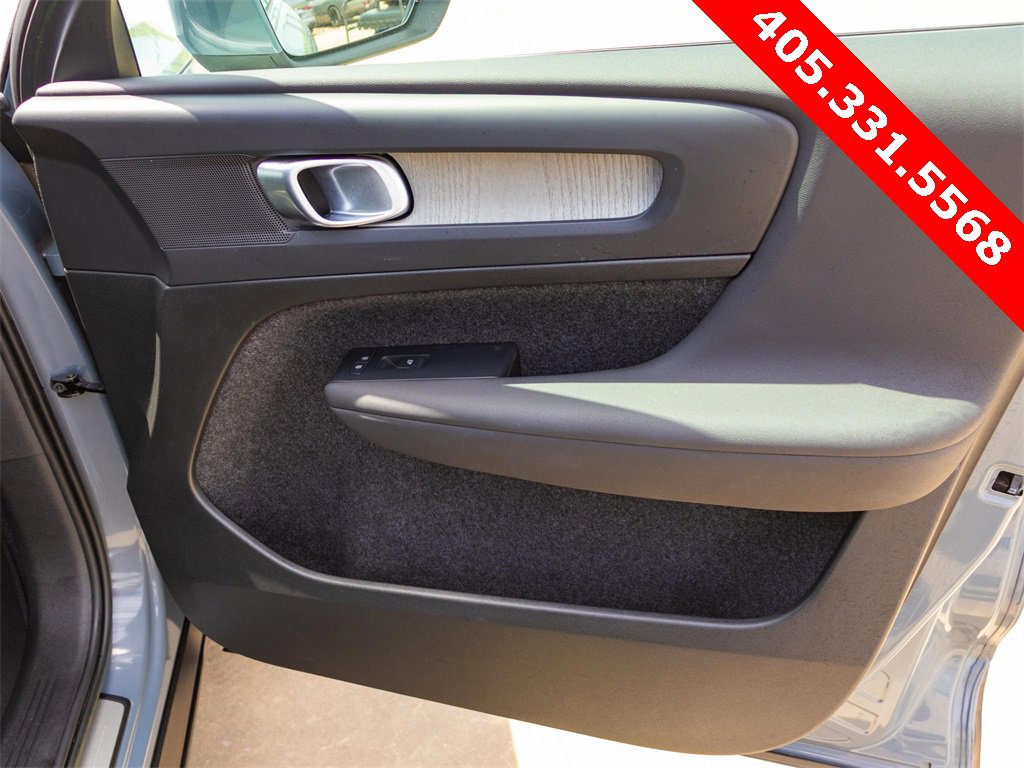 Used 2023 Volvo XC40 B5 Plus image 19