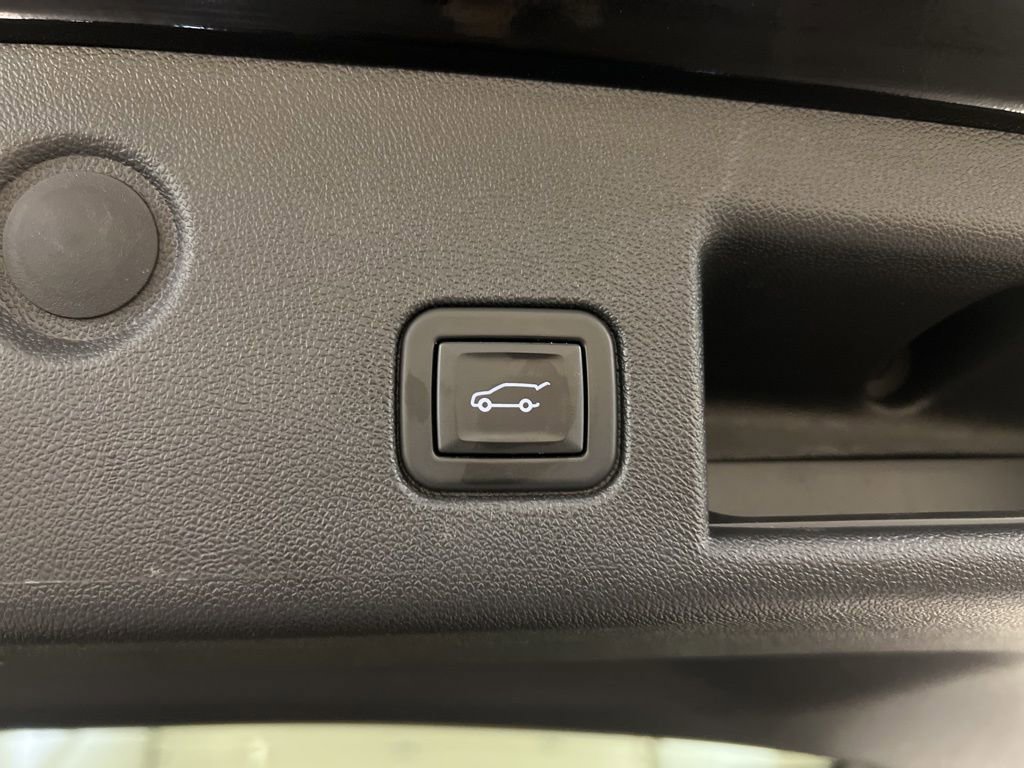 Used 2023 Chevrolet Equinox LT w/ Driver Convenience Package AWD/4WD image 35