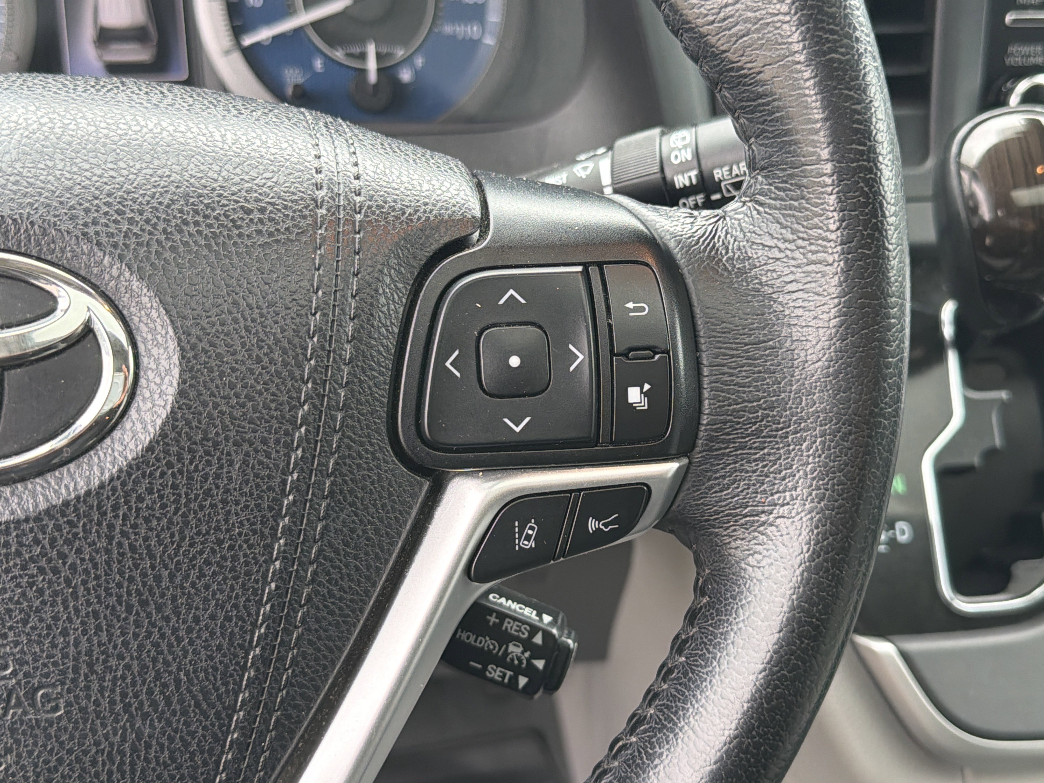 Used 2020 Toyota Sienna XLE w/ XLE Navigation Package FWD image 20