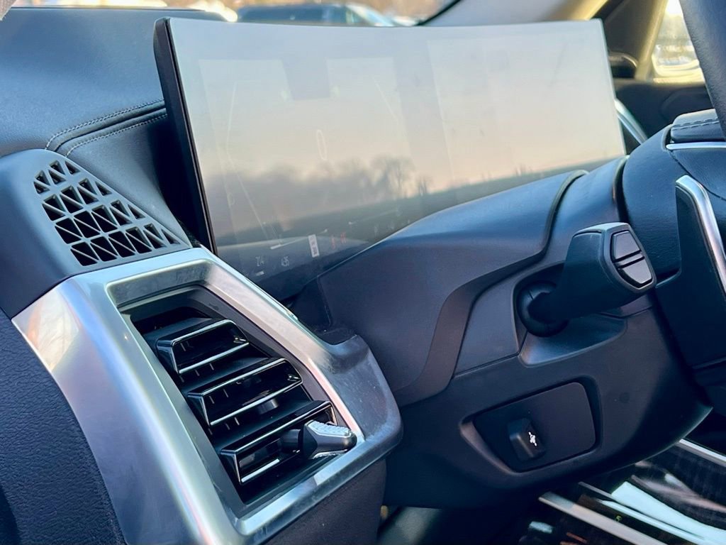 Used 2024 BMW X7 xDrive40i w/ Premium Package image 41