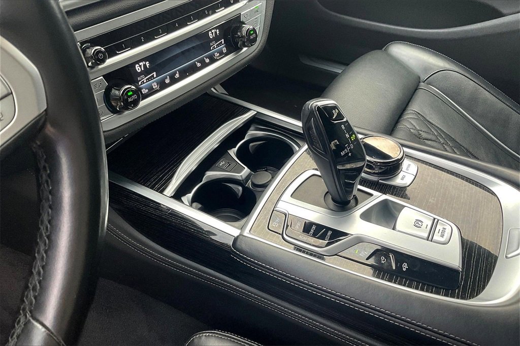 Used 2022 BMW 750i xDrive w/ Executive Package image 17