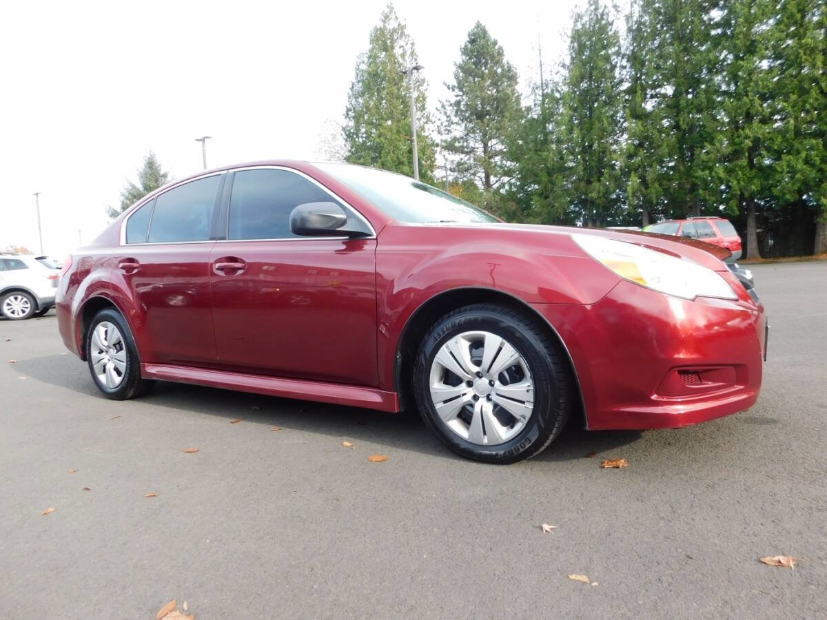 Used 2010 Subaru Legacy 2.5i image 1