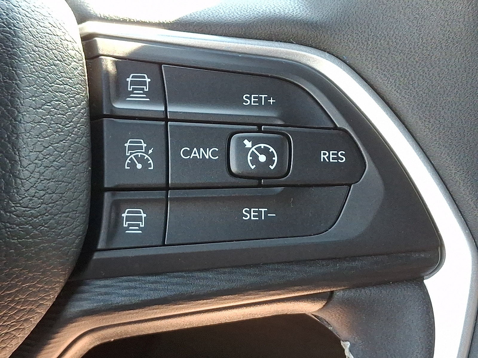 Certified 2023 Jeep Grand Cherokee Altitude AWD/4WD image 23