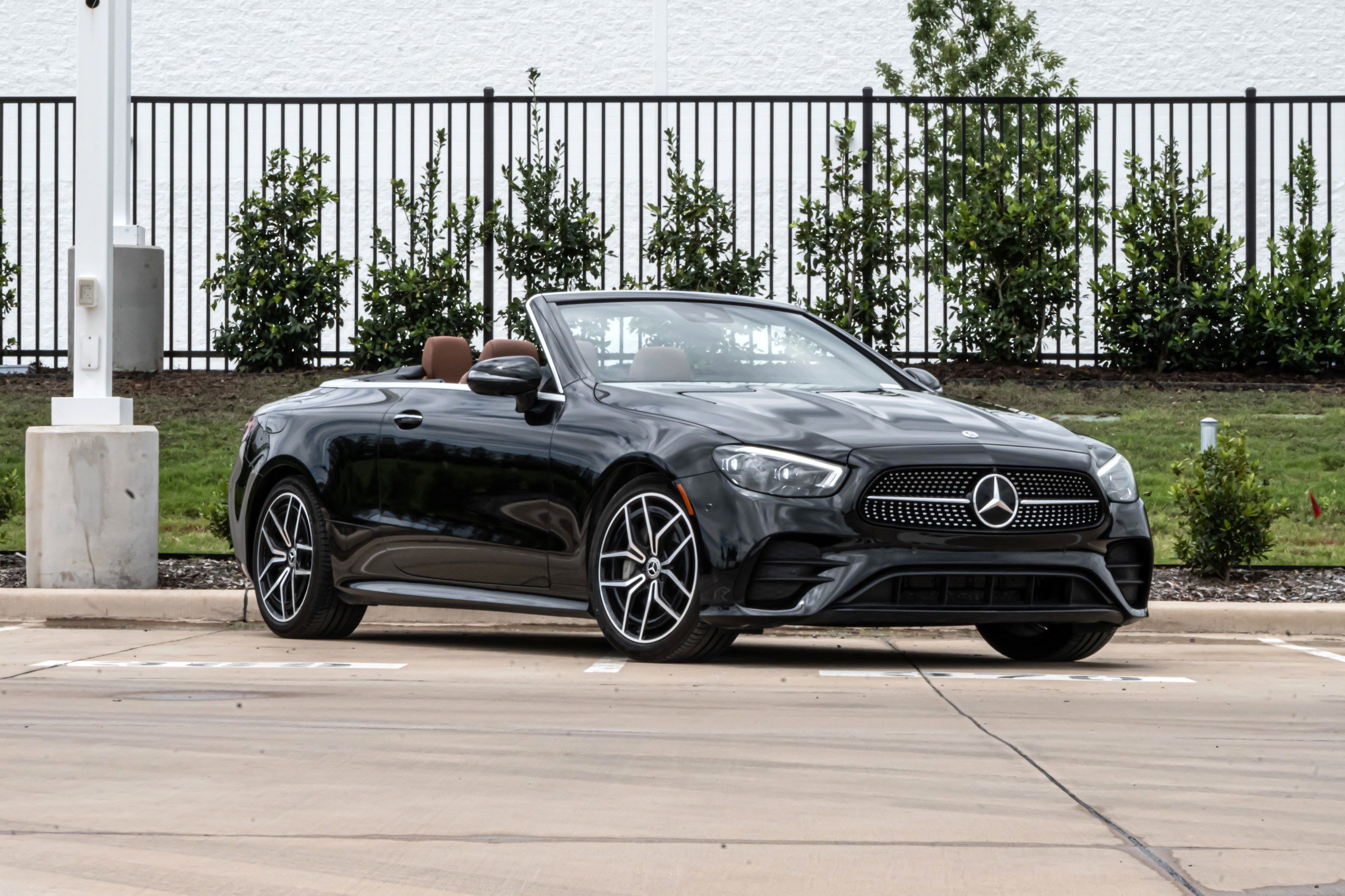 Used 2023 Mercedes-Benz E 450 Cabriolet image 2