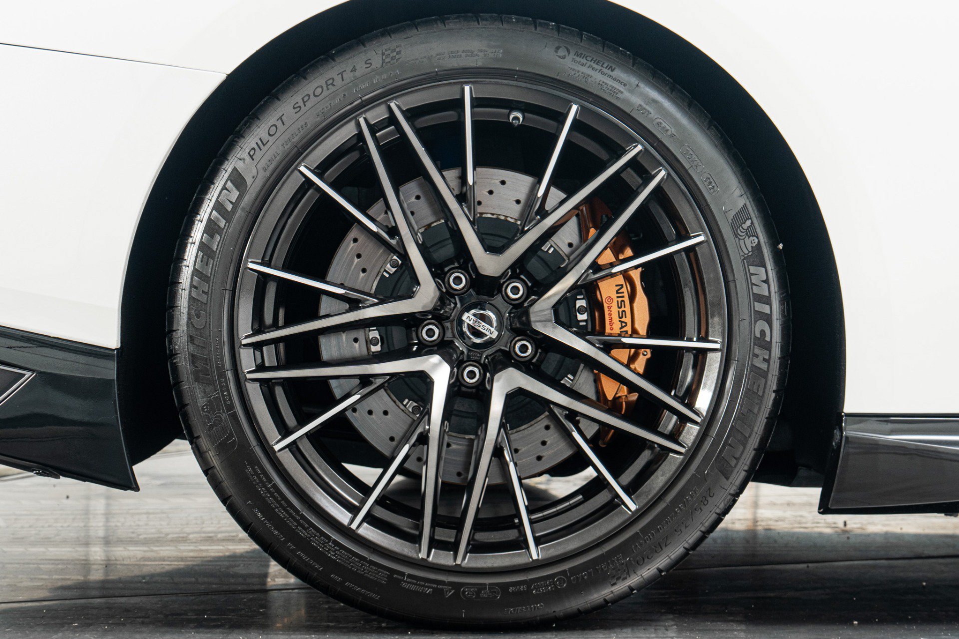 Used 2021 Nissan GT-R Premium AWD/4WD image 42