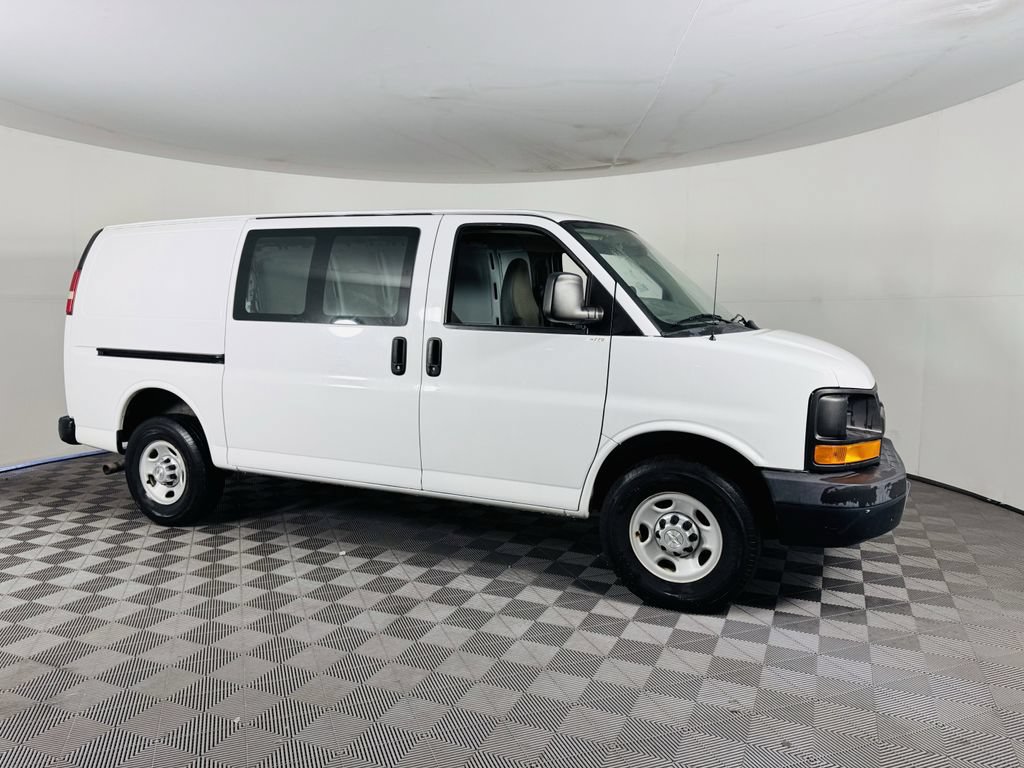 Used 2015 Chevrolet Express 2500 RWD image 2