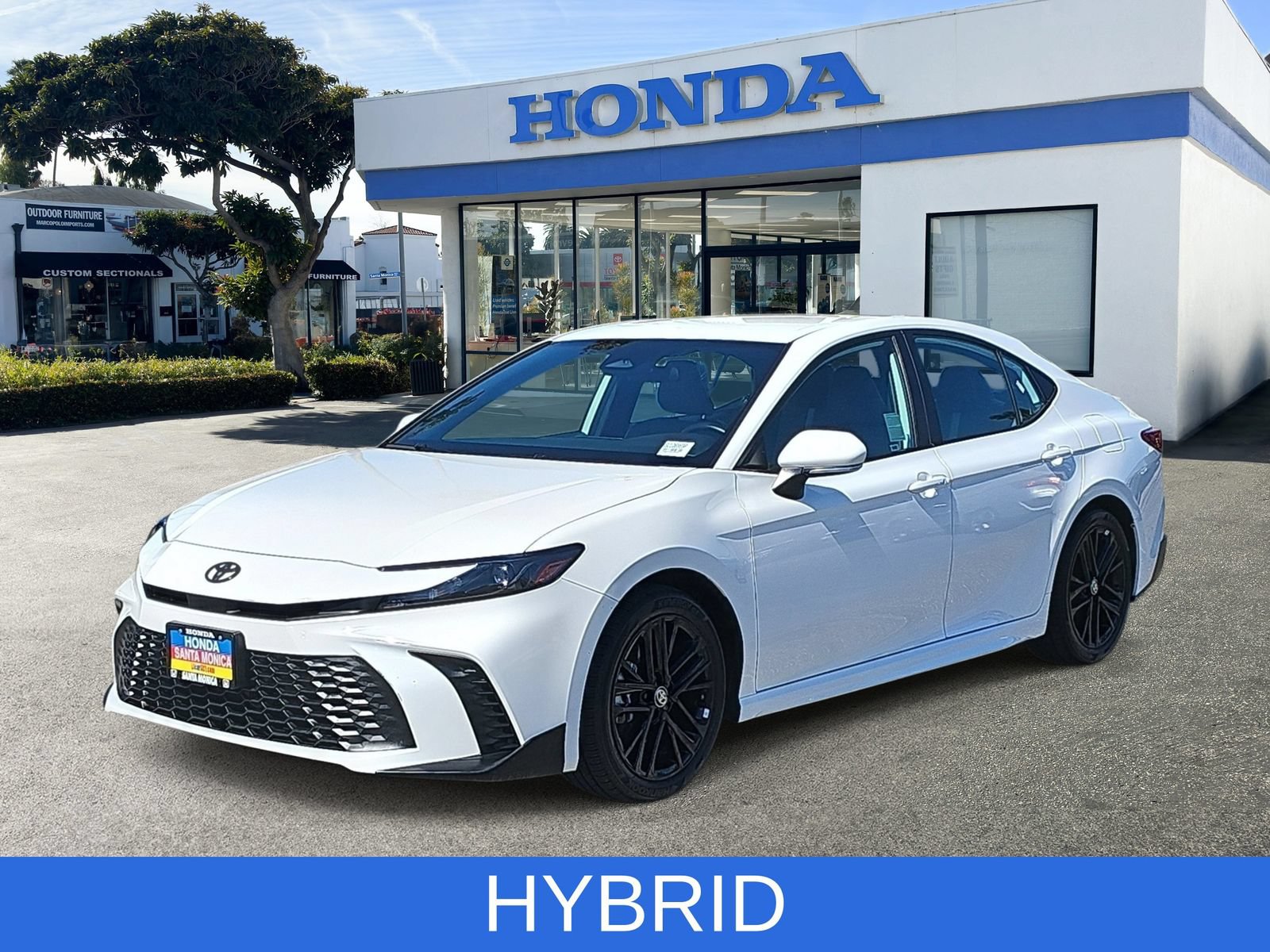 Used 2025 Toyota Camry SE FWD image 1