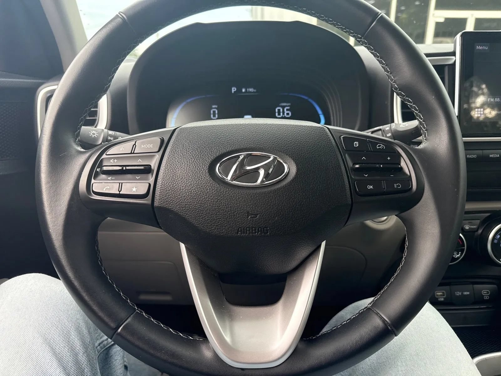 Used 2024 Hyundai Venue SEL FWD image 18