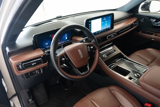 Used 2025 Lincoln Aviator Reserve w/ Illumination Package AWD/4WD image 4