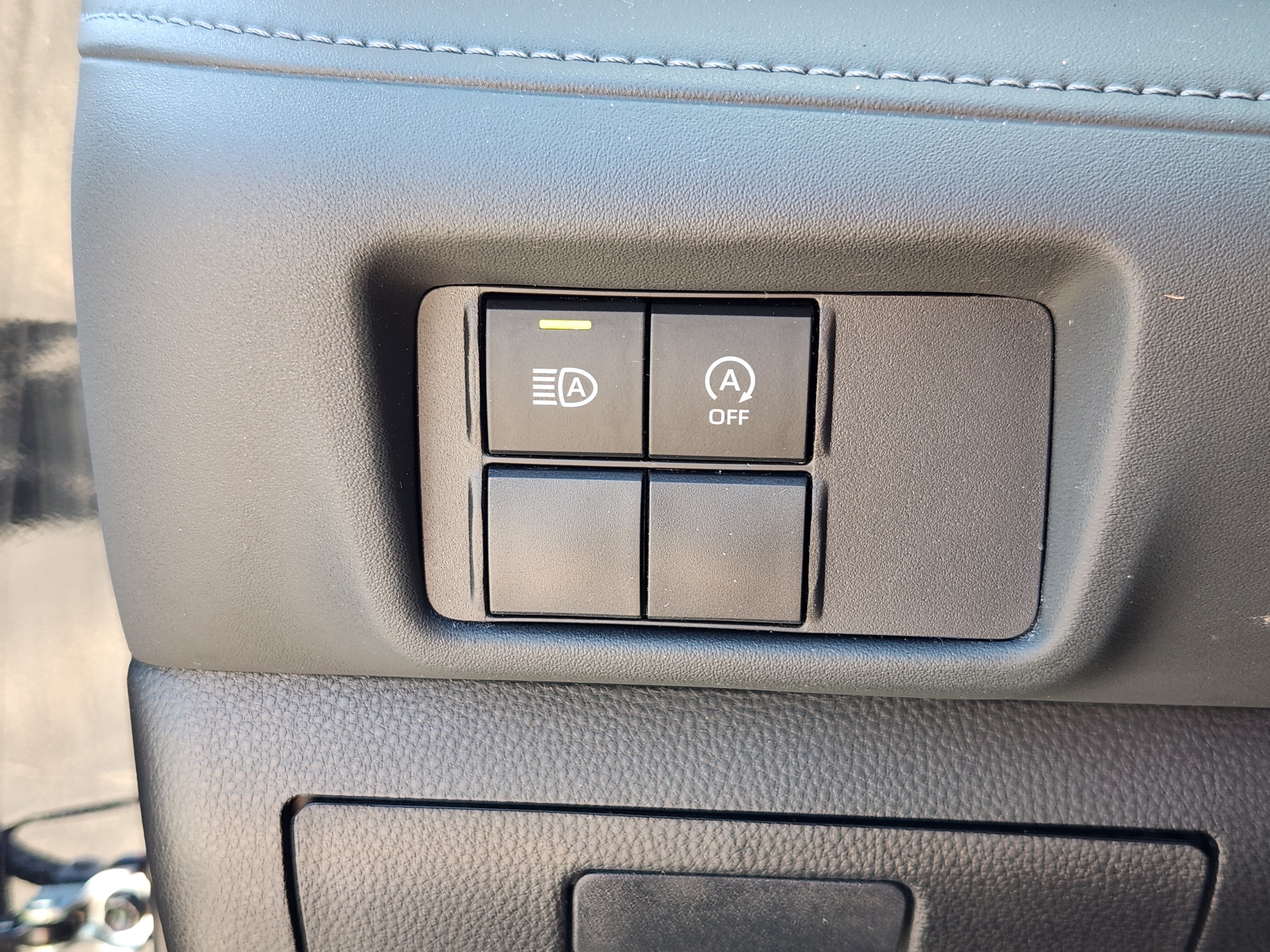 Used 2023 Toyota Highlander L AWD/4WD image 24