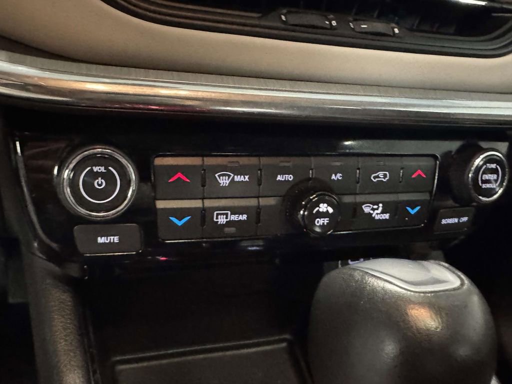 Used 2022 Jeep Compass Limited w/ Sun and Sound Group AWD/4WD image 26