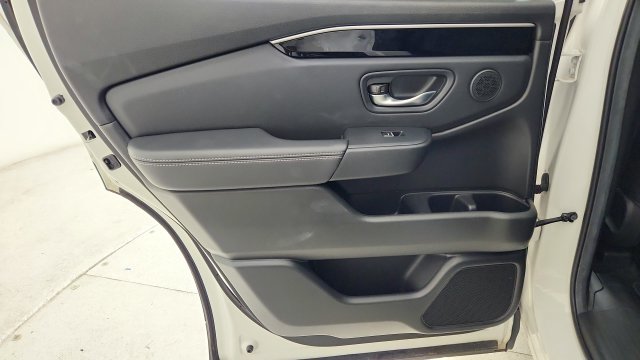 Used 2025 Honda Pilot Touring image 23