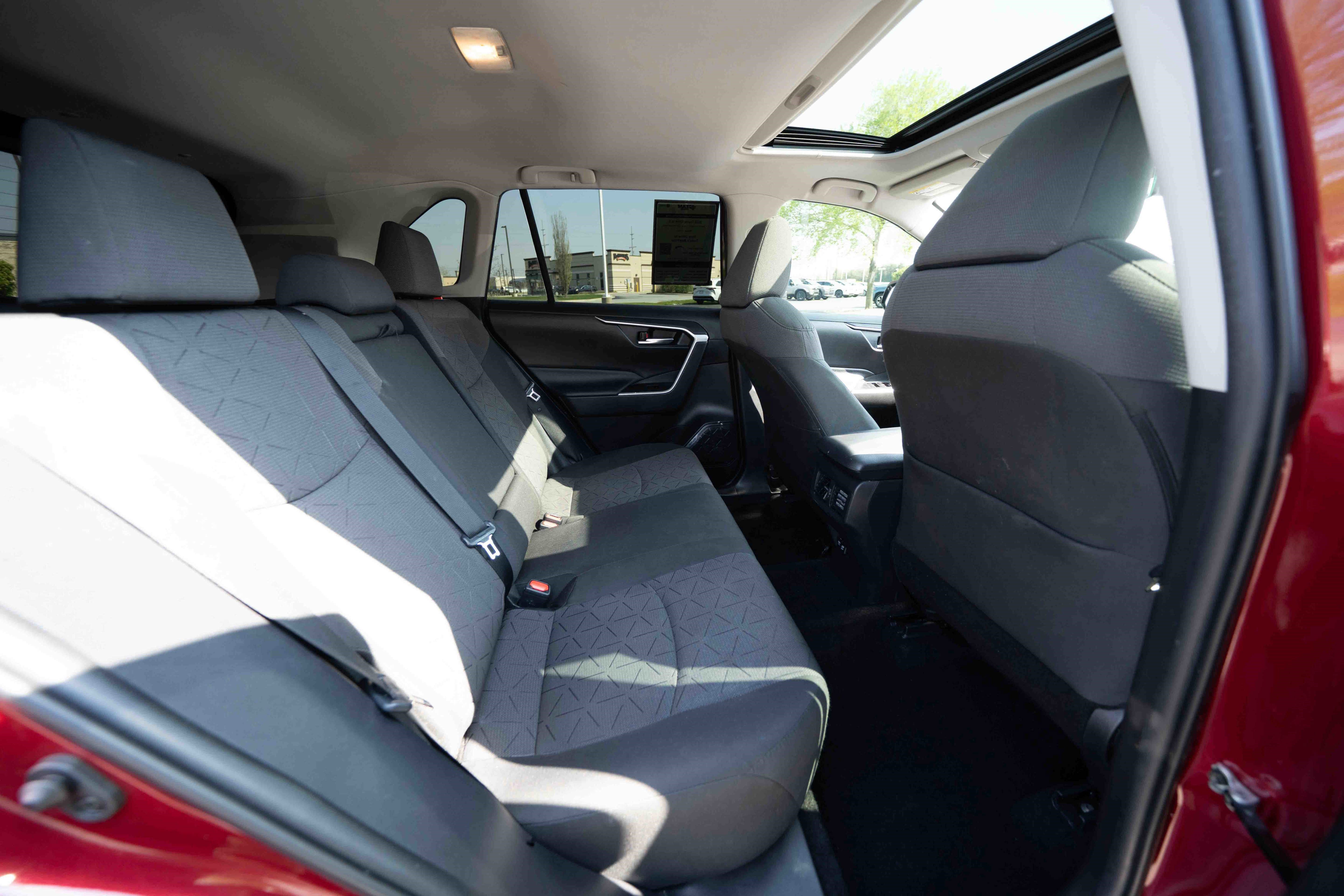 Used 2020 Toyota RAV4 XLE w/ Convenience Package AWD/4WD image 25