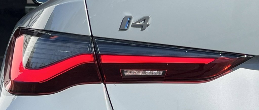 Used 2023 BMW i4 eDrive40 w/ M Sport Package image 9