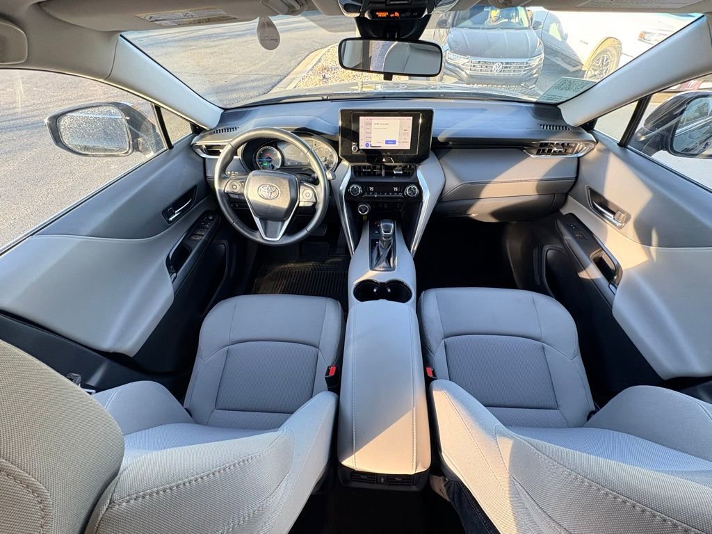 Used 2023 Toyota Venza LE image 19