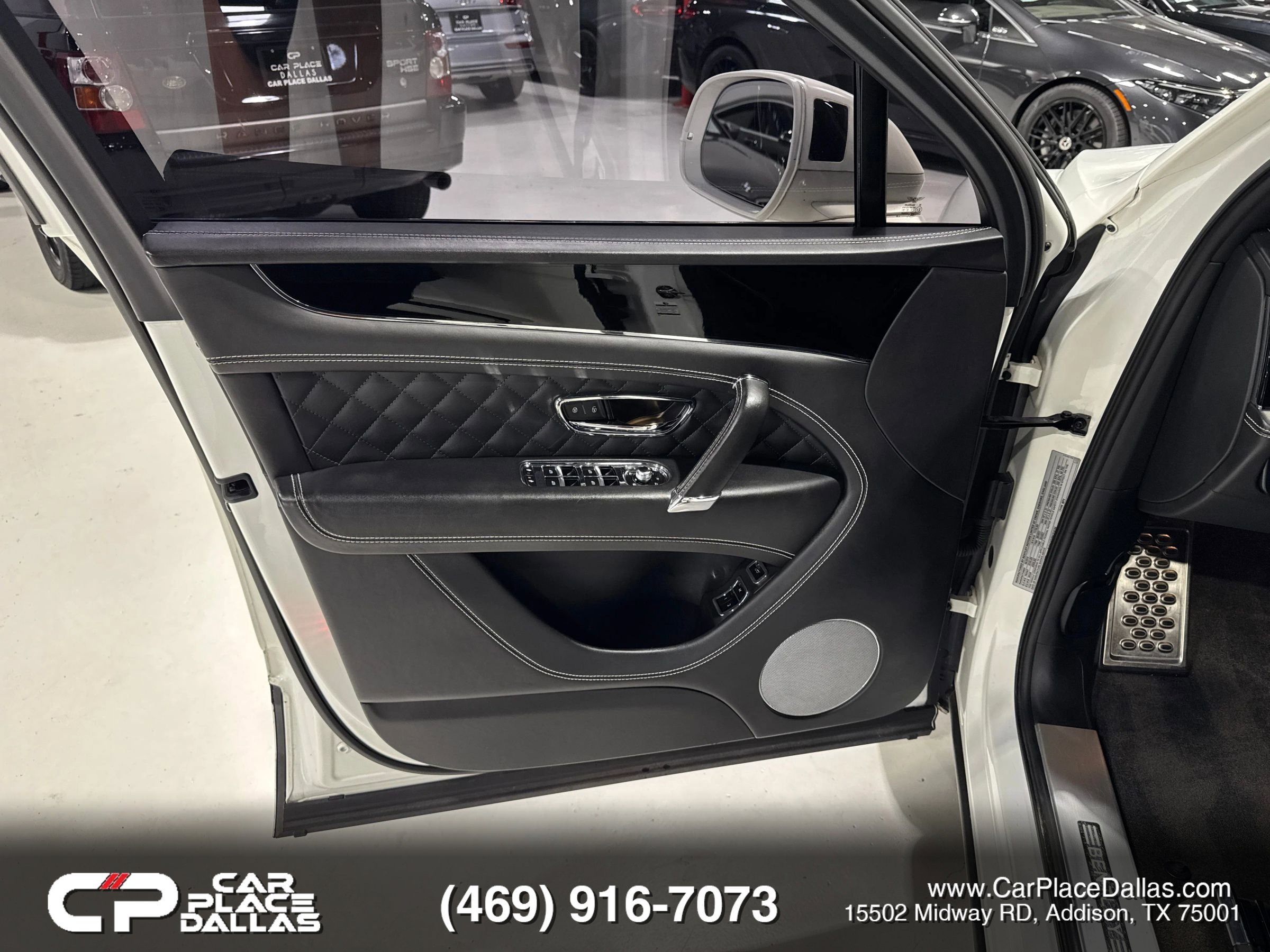 Used 2017 Bentley Bentayga AWD/4WD image 12