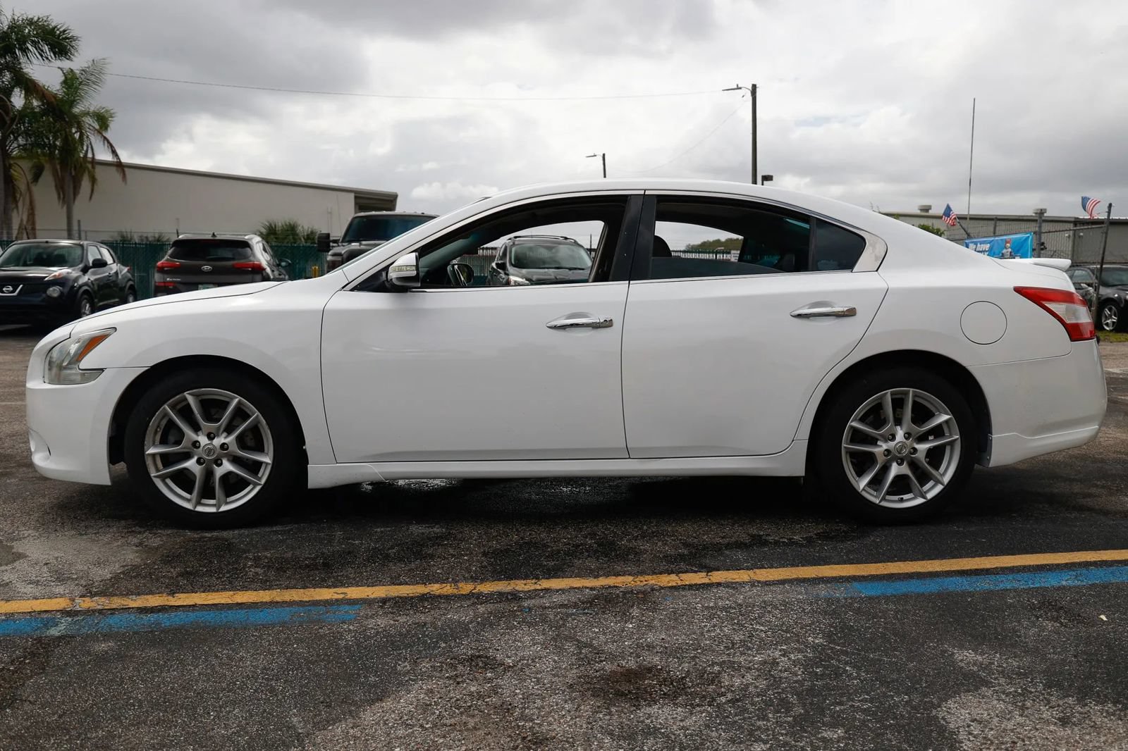 Used 2011 Nissan Maxima 3.5 SV FWD image 3