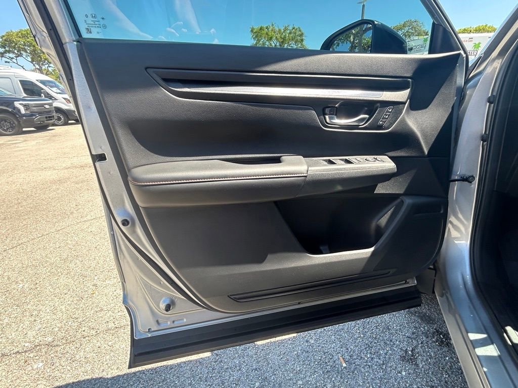 Used 2025 Honda CR-V Sport-L image 33