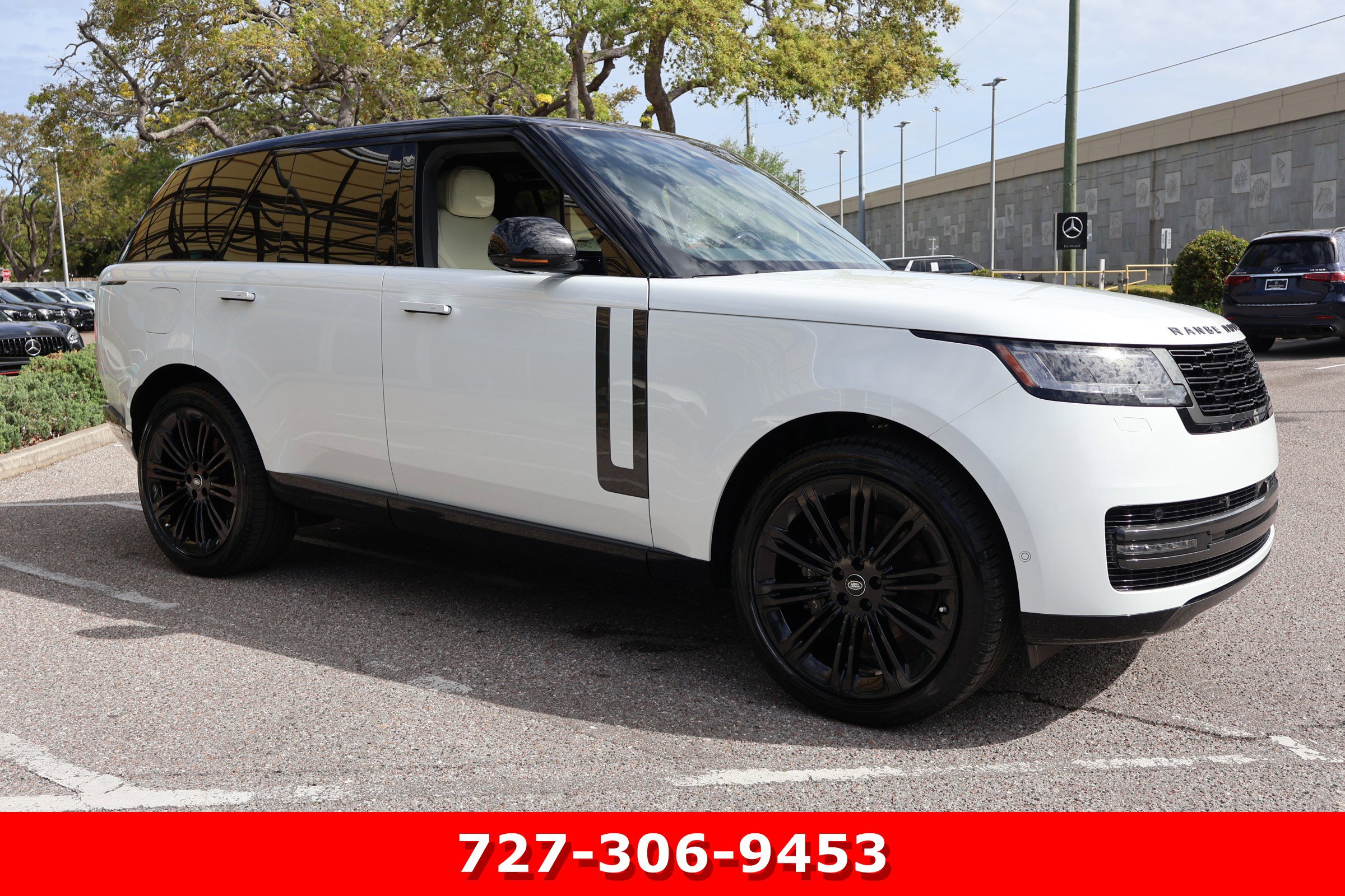 Used 2024 Land Rover Range Rover SE AWD/4WD image 11