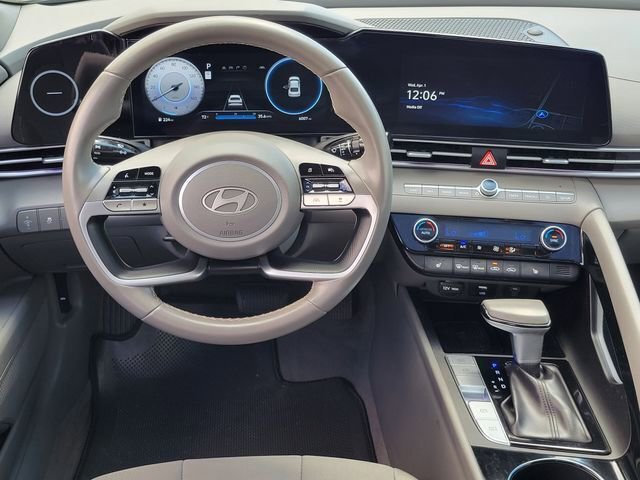 Certified 2025 Hyundai Elantra SEL image 6