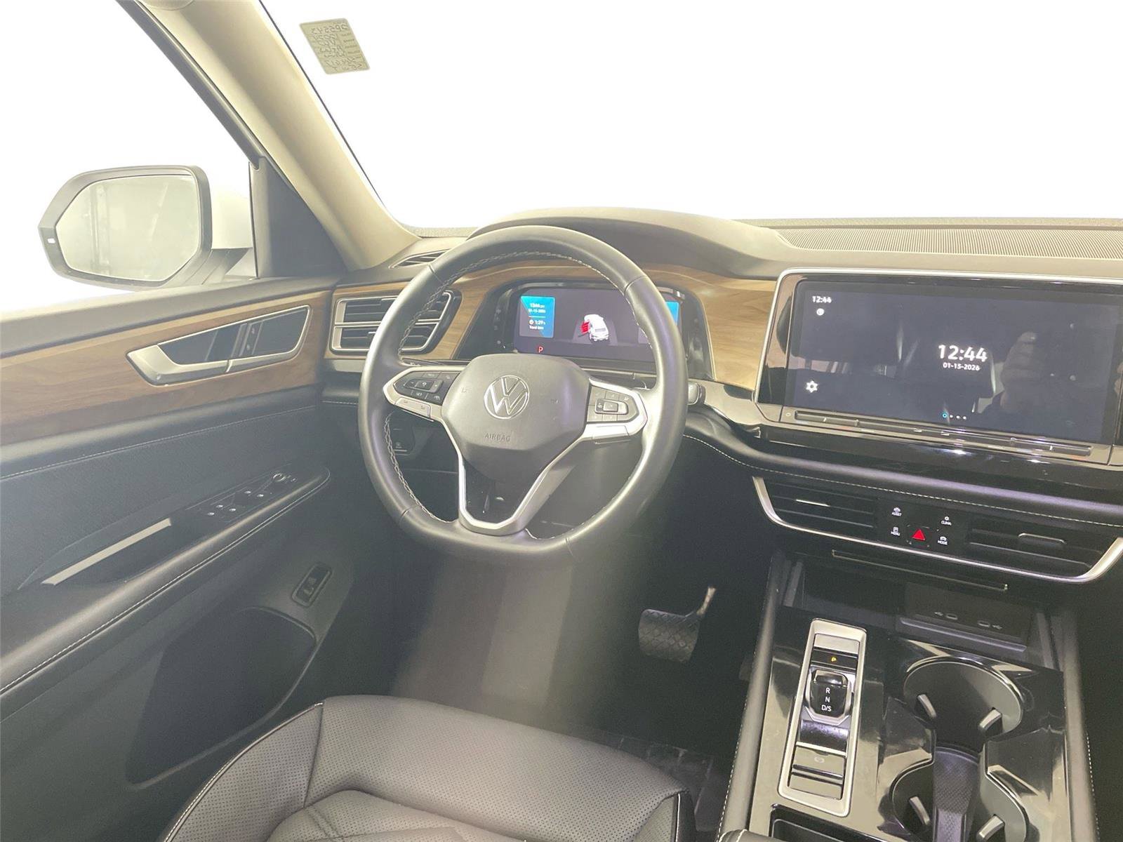 Used 2024 Volkswagen Atlas SE image 23