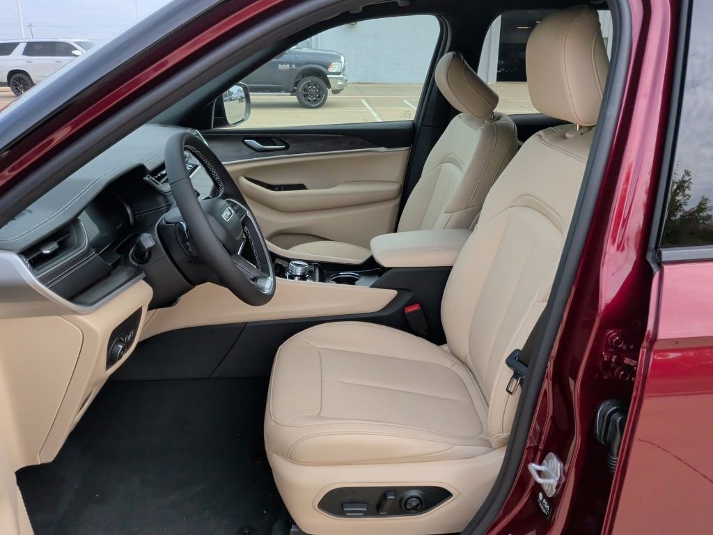 New 2025 Jeep Grand Cherokee Limited image 13