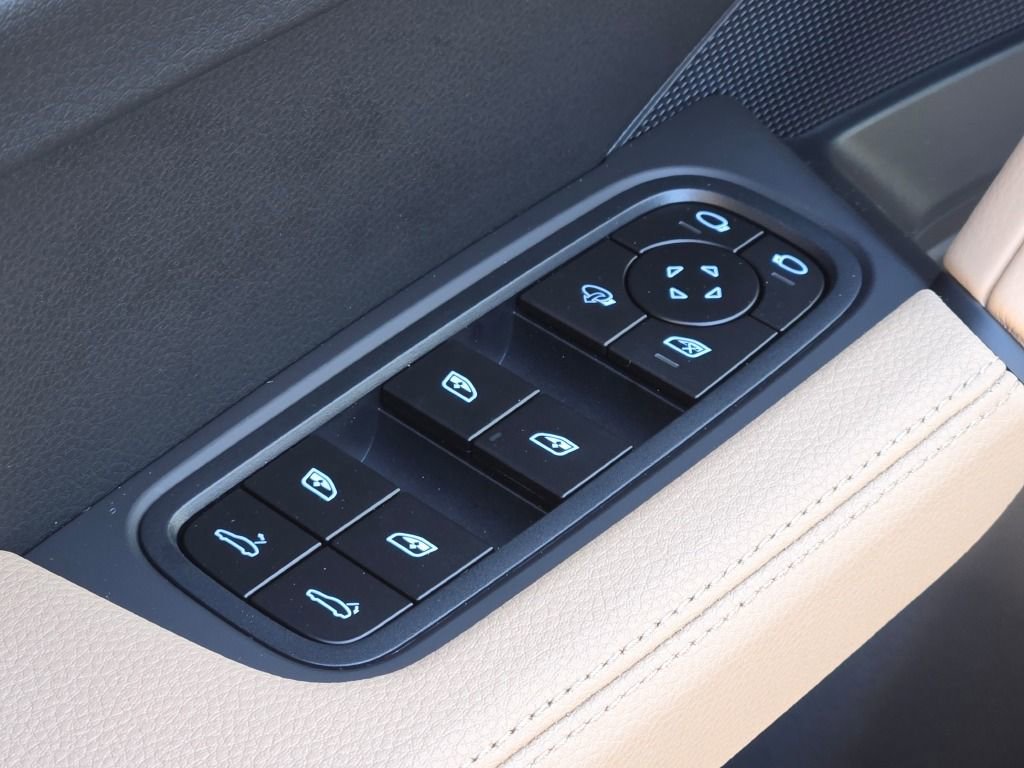New 2026 Porsche Cayenne Coupe AWD/4WD image 16