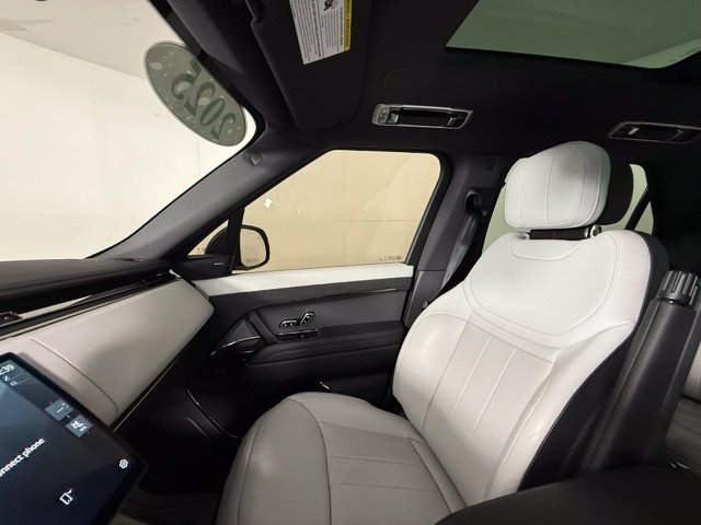 Used 2025 Land Rover Range Rover Sport Dynamic SE AWD/4WD image 18