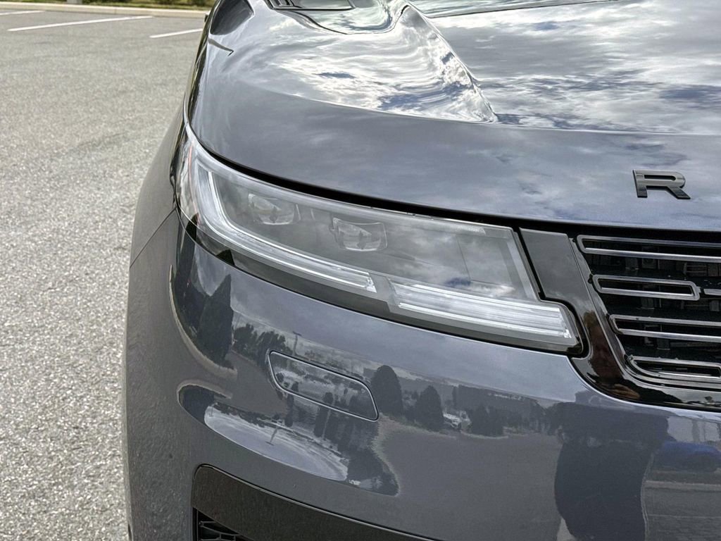 New 2026 Land Rover Range Rover Sport SE image 9