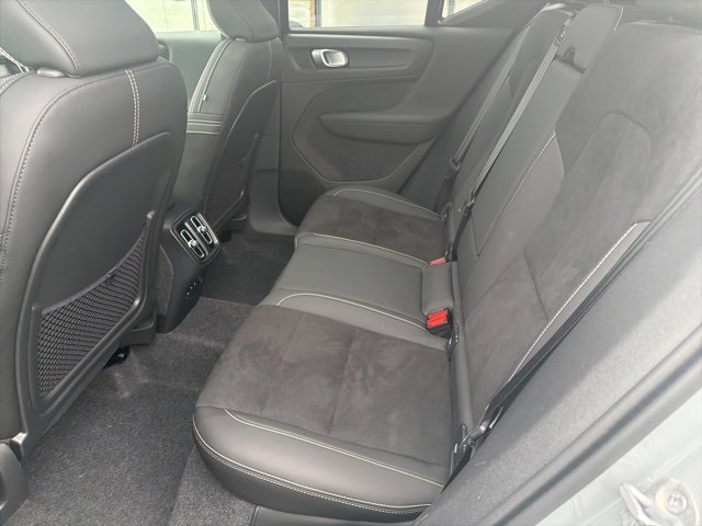 Certified 2025 Volvo XC40 B5 Plus image 13