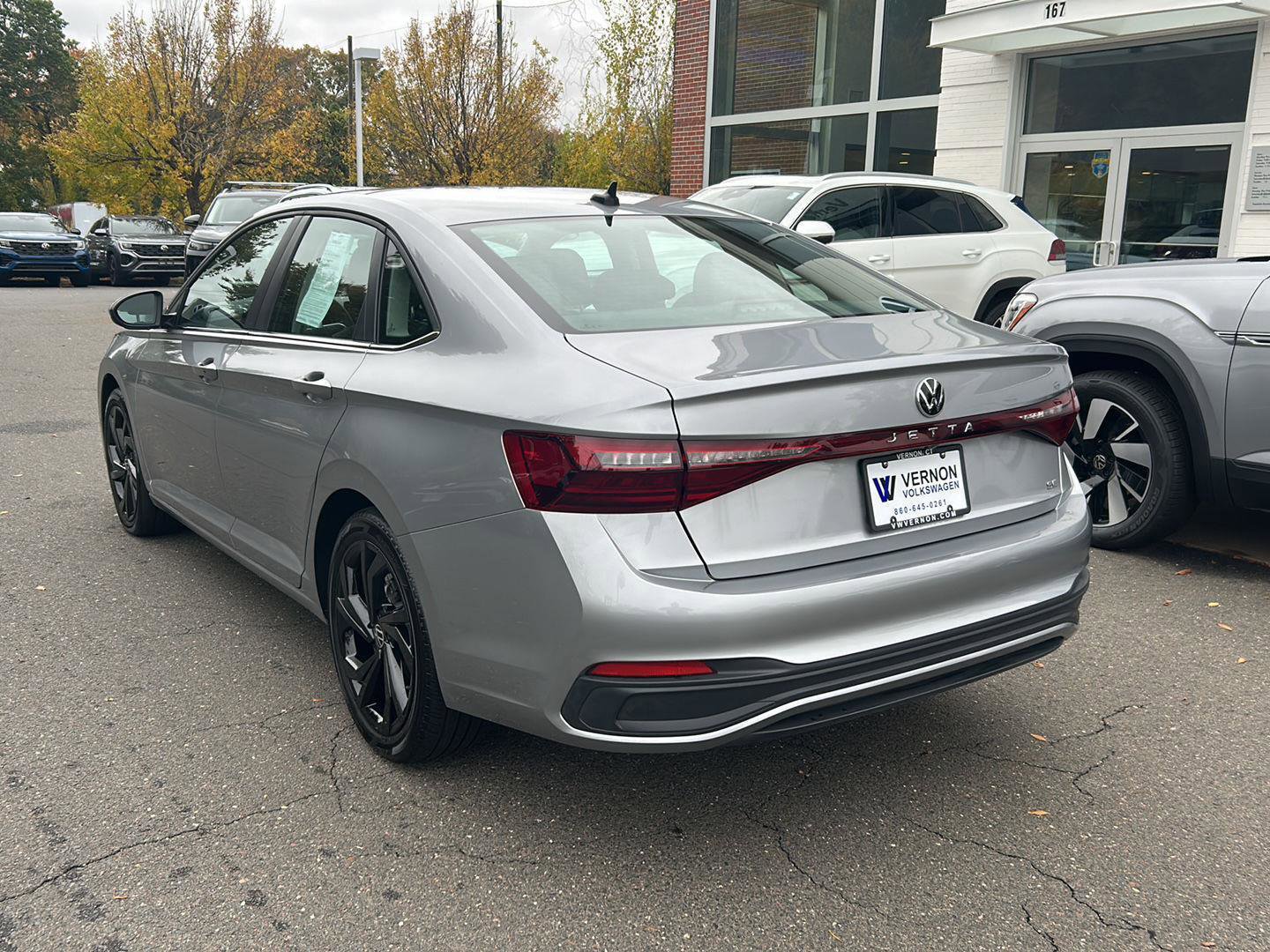 Used 2025 Volkswagen Jetta SE w/ Sunroof Package image 3