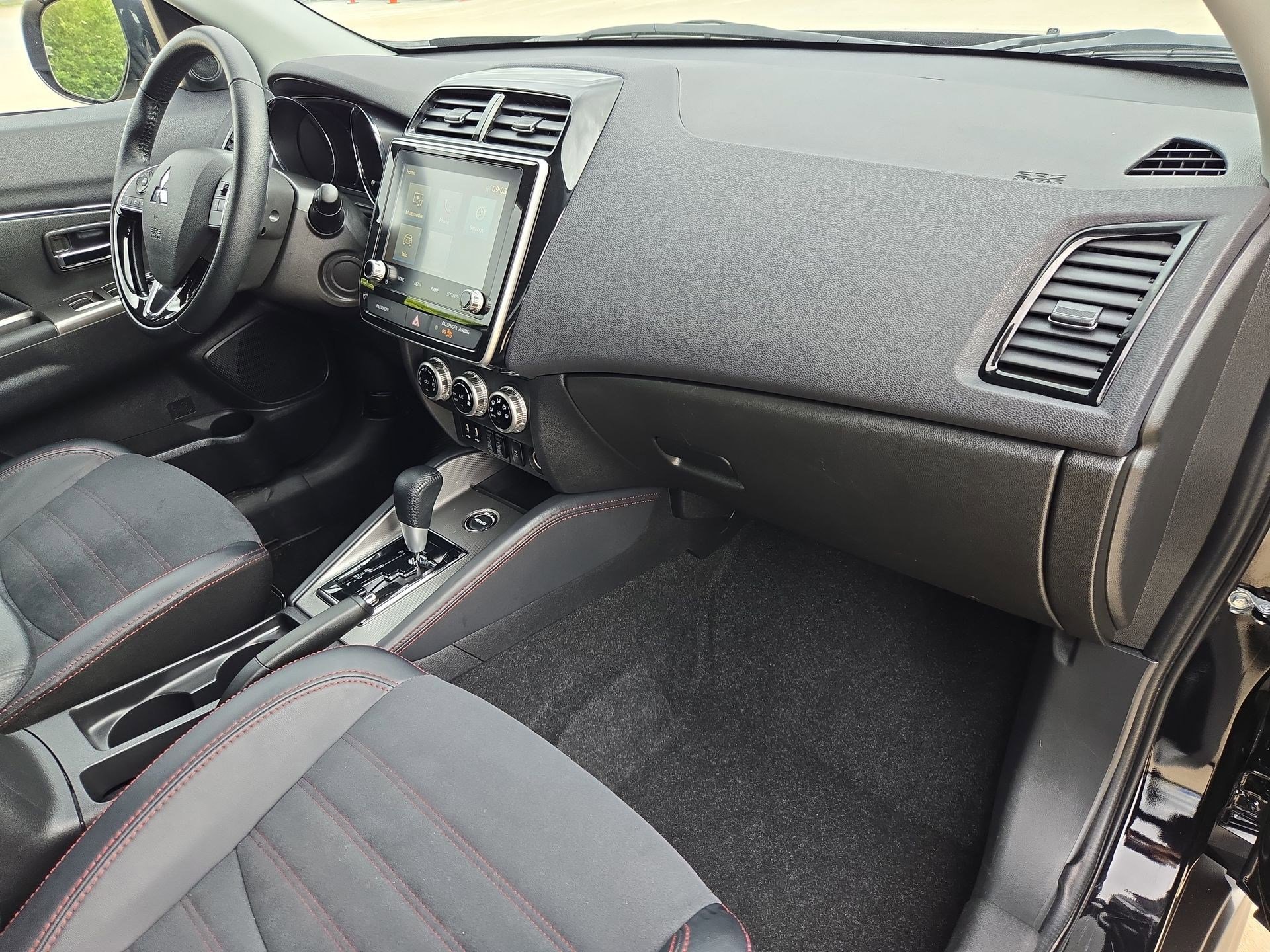 Used 2025 Mitsubishi Outlander Sport AWD image 32
