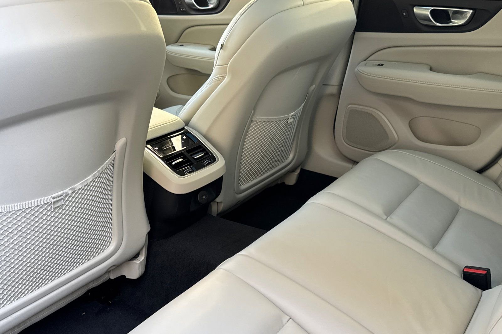 Used 2025 Volvo V60 B5 Cross Country Ultra w/ Protection Package Premier image 12