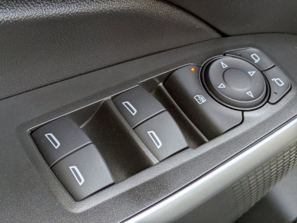 Used 2025 Chevrolet Trax LS w/ LS Convenience Package image 24