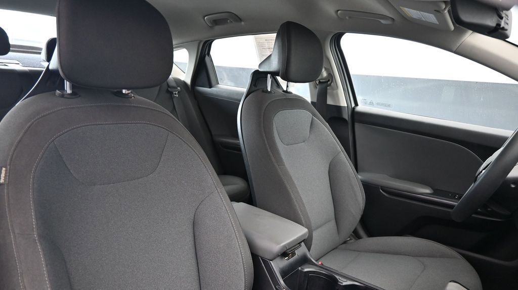 Used 2025 Kia K4 LXS FWD image 11