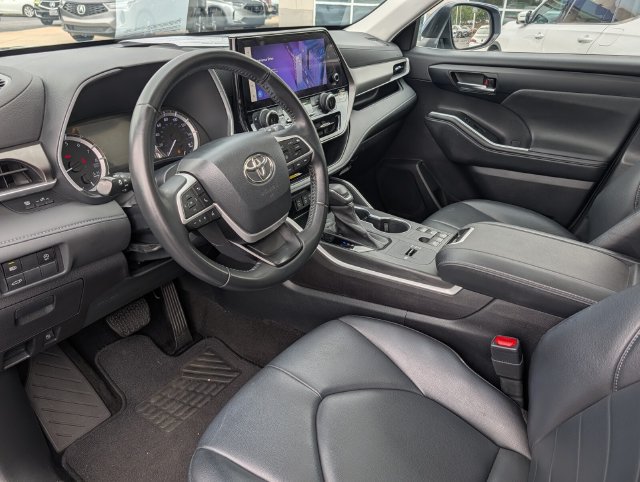 Used 2023 Toyota Highlander XLE FWD image 15