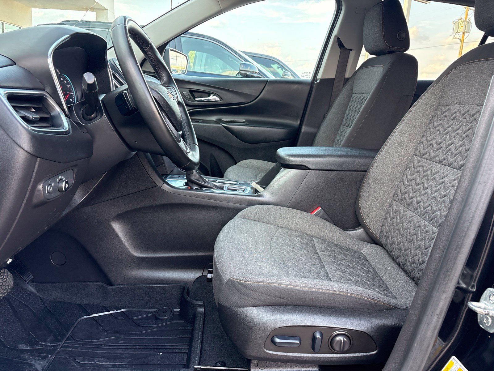 Used 2023 Chevrolet Equinox LT FWD image 14