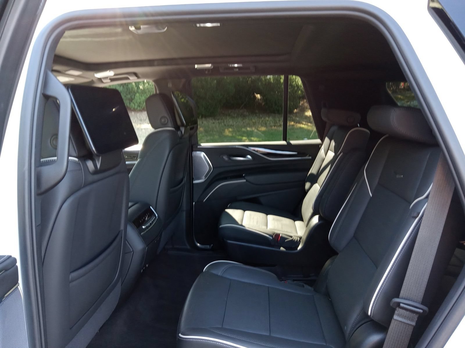 Used 2024 Cadillac Escalade Sport w/ LPO, ONYX Package AWD/4WD image 23