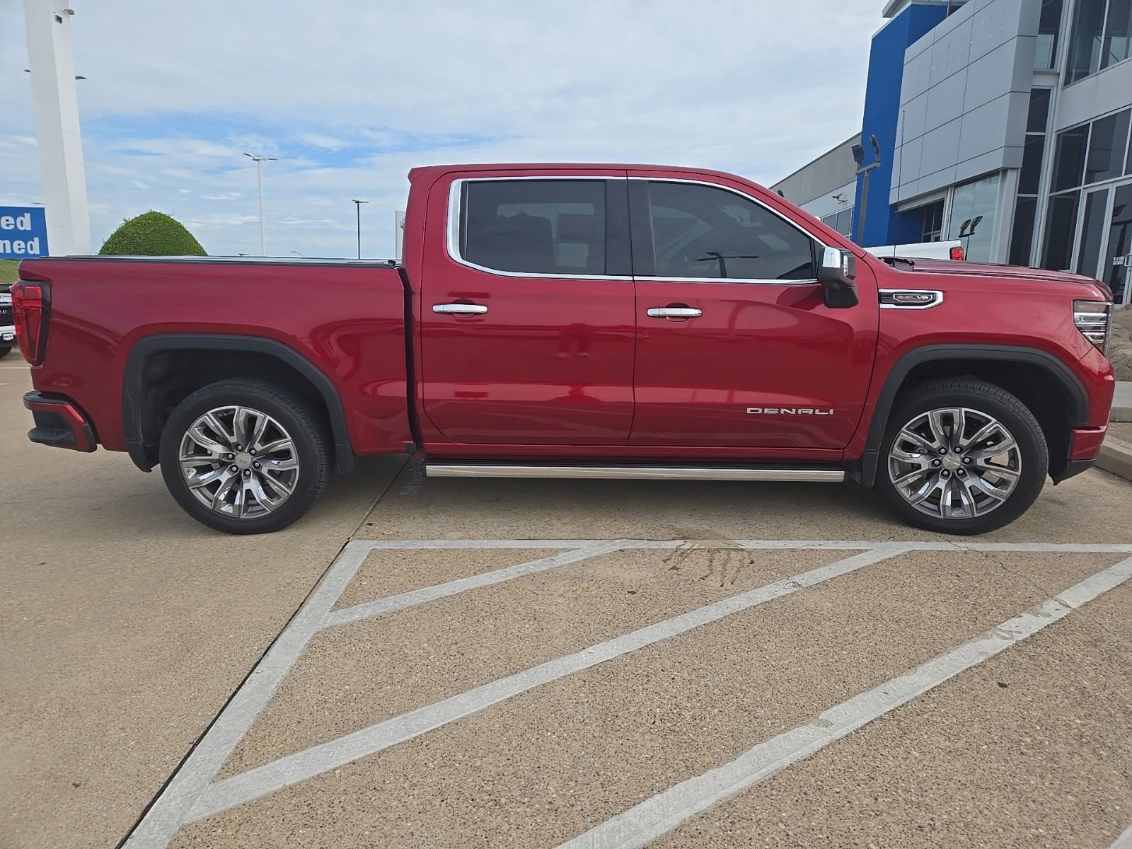 Certified 2023 GMC Sierra 1500 Denali w/ Denali Reserve Package AWD/4WD image 5
