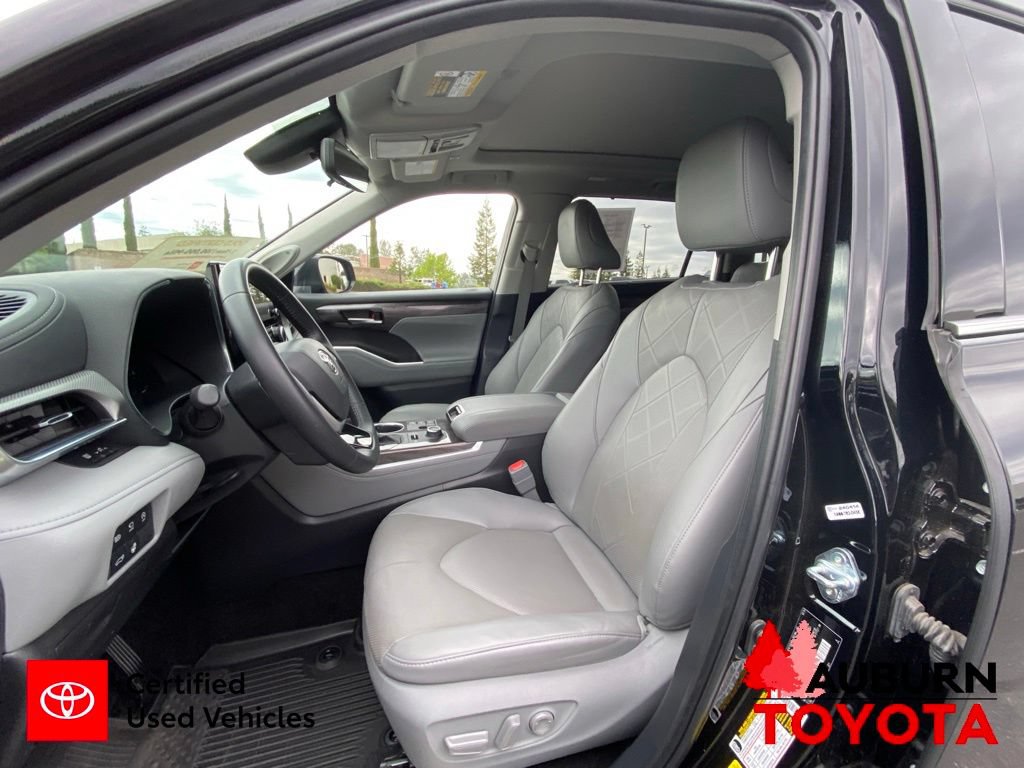 Certified 2024 Toyota Highlander Platinum AWD/4WD image 38